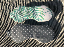 Load image into Gallery viewer, Lavender and flaxseed eyemask in grey with white spots or in leafprint