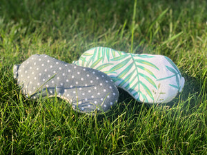 Lavender and flaxseed eyemask in grey with white spots or in leafprint